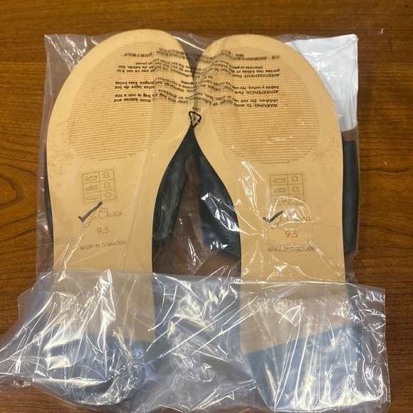 J Crew Menorca padded twist-knot sandals in leather
Item BP310 - Picture 3 of 3